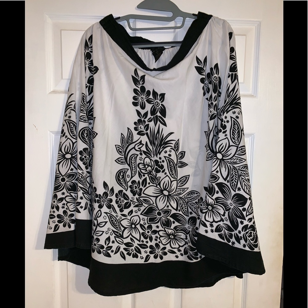 Cotton knee length skater skirt w/ blk&wht design